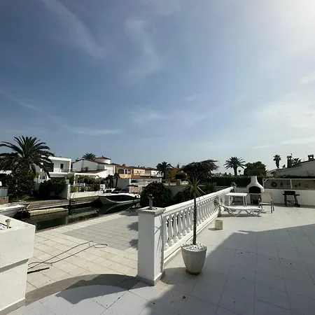 Casa Con Piscina Y Amarre Soleada *