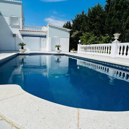 Casa Con Piscina Y Amarre Soleada Holiday home Empuriabrava